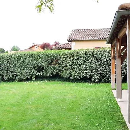 In Parthenay With Private Garden Nyaraló