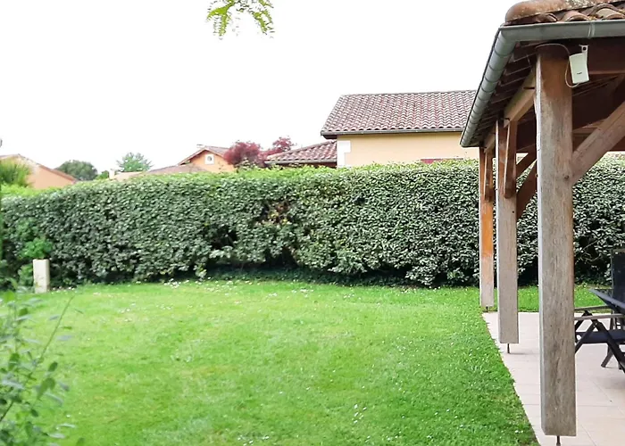 In Parthenay With Private Garden بيت للعطل