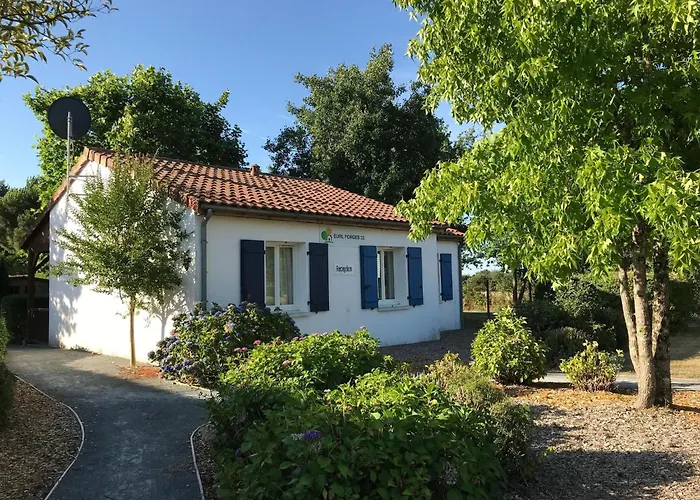 In Parthenay With Private Garden بيت للعطل Les Forges (Deux-Sevres)