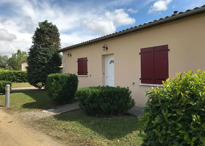 In Parthenay With Private Garden *